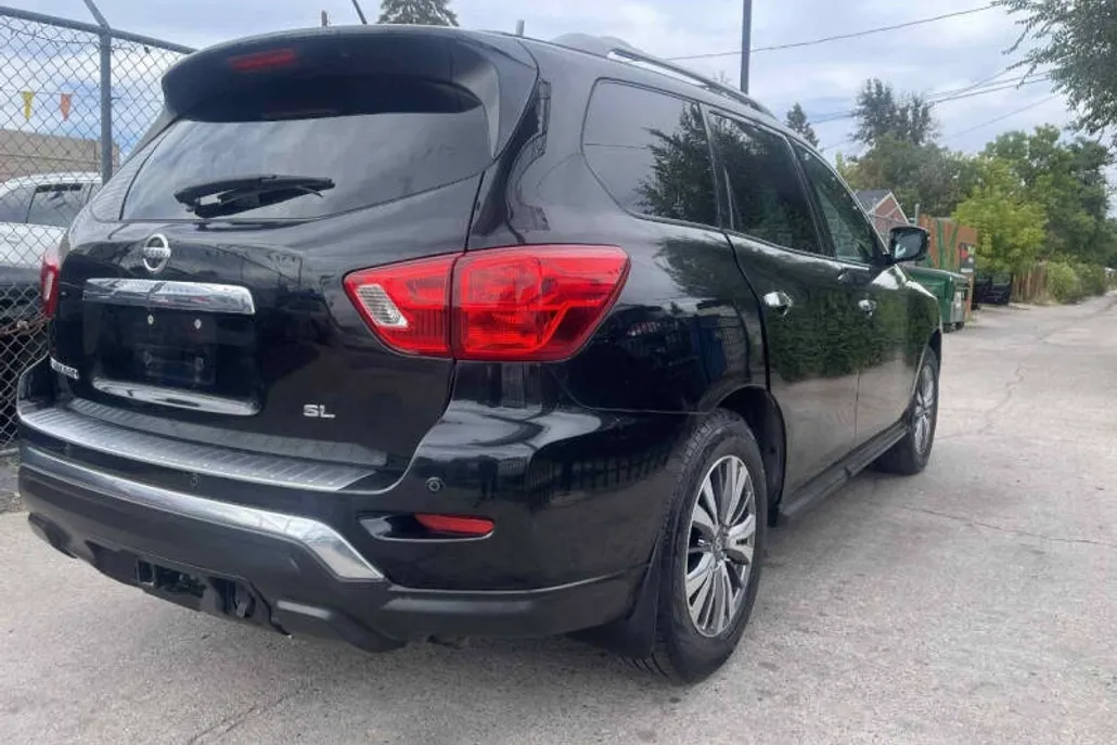 2017 Nissan Pathfinder SL photo 1