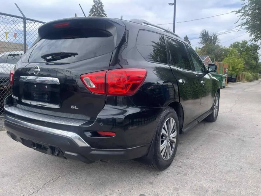 2017 Nissan Pathfinder SL photo 1