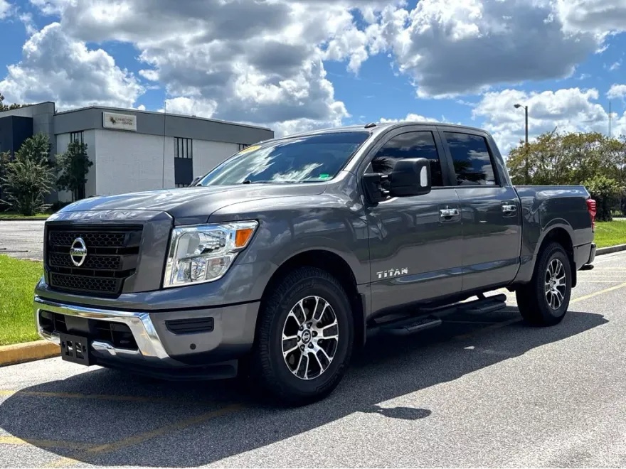 2021 Nissan Titan SV photo 1