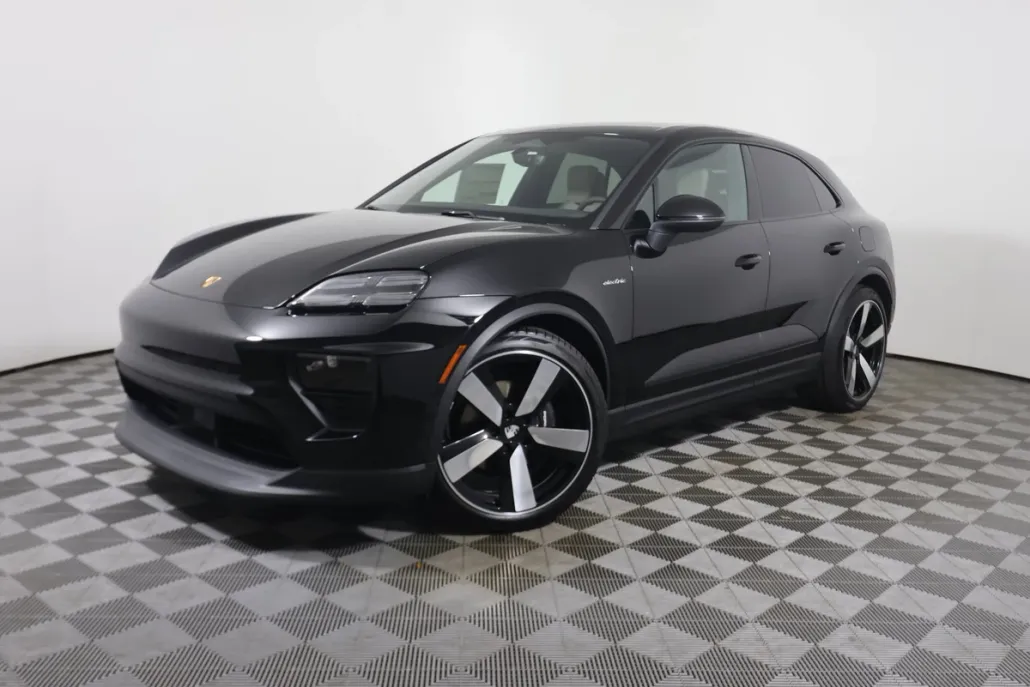 2025 Porsche Macan Electric photo 1