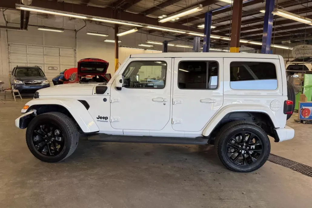 2021 Jeep Wrangler 4xe Unlimited Sahara High Altitude photo 1