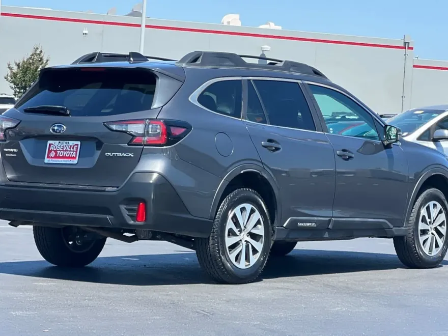 2021 Subaru Outback Premium photo 1