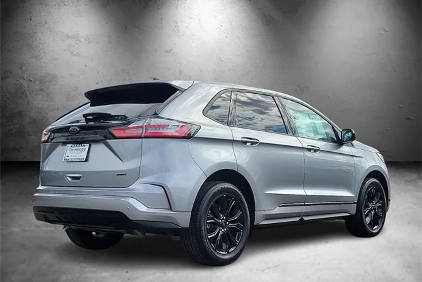 2024 Ford Edge SE photo 1