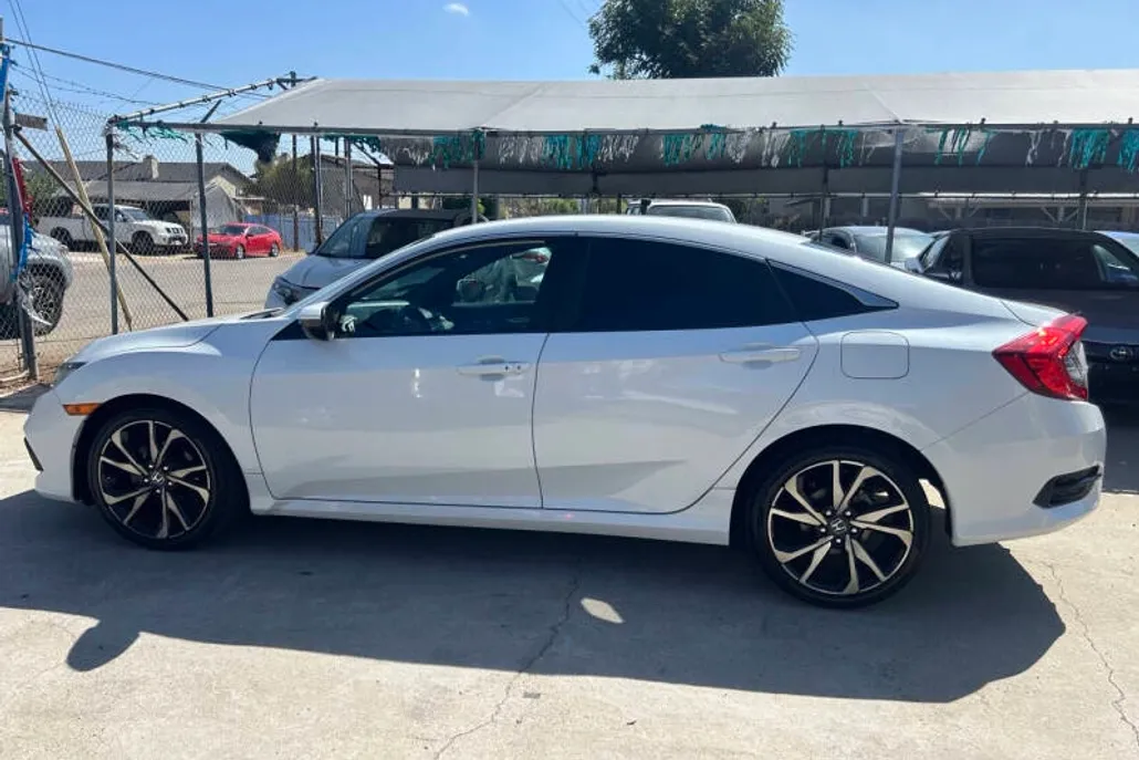 2019 Honda Civic Sport photo 1