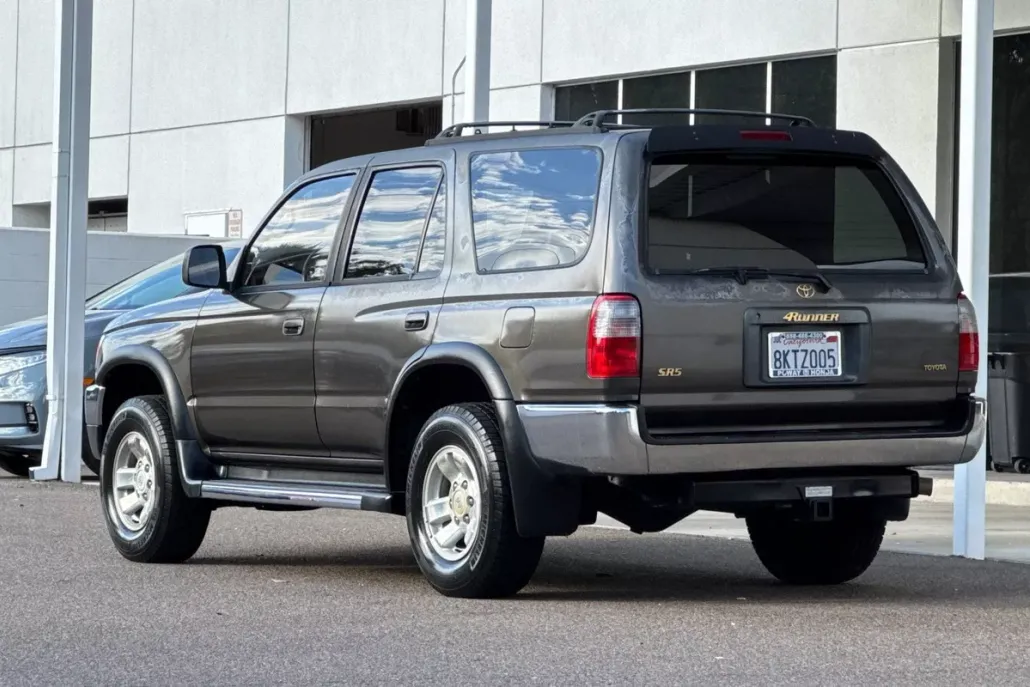1998 Toyota 4Runner SR5 V6 photo 1