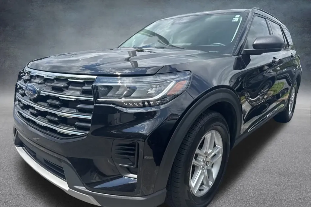 2025 Ford Explorer photo 1
