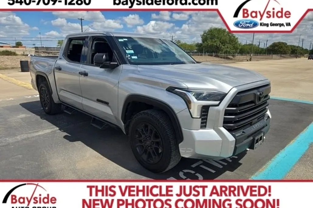 2022 Toyota Tundra SR5 photo 1