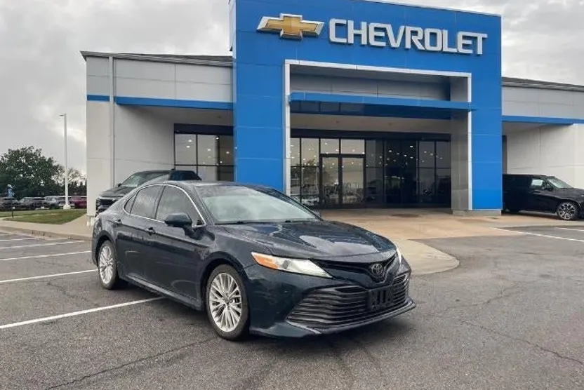 2018 Toyota Camry XLE photo 1