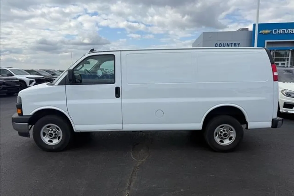 2022 Gmc Savana Cargo 2500 photo 1
