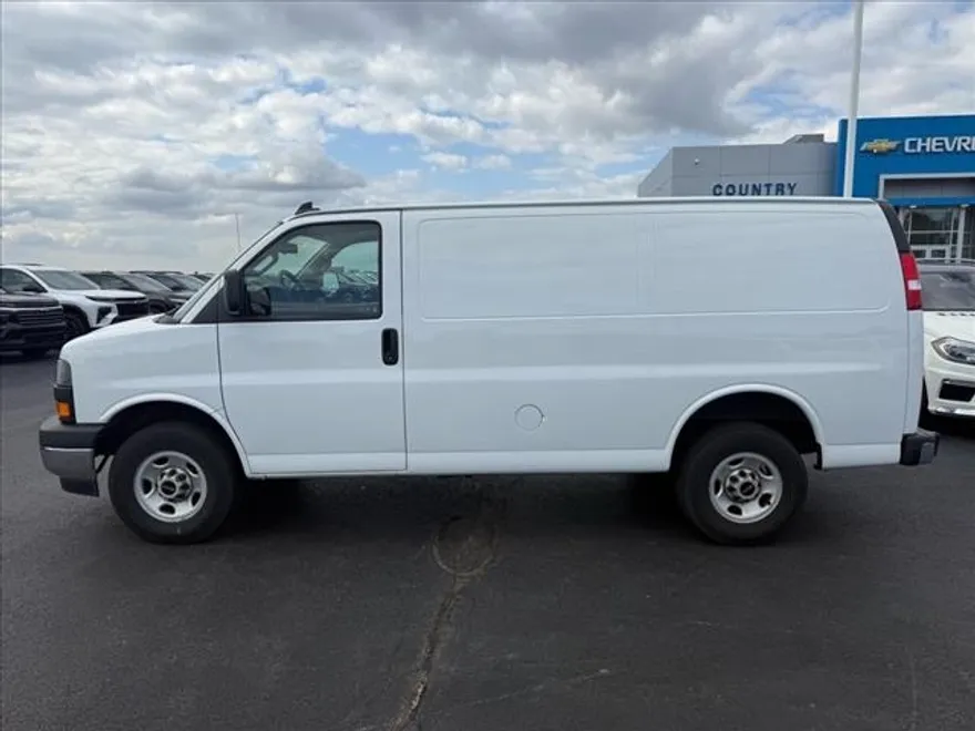 2022 Gmc Savana Cargo 2500 photo 1