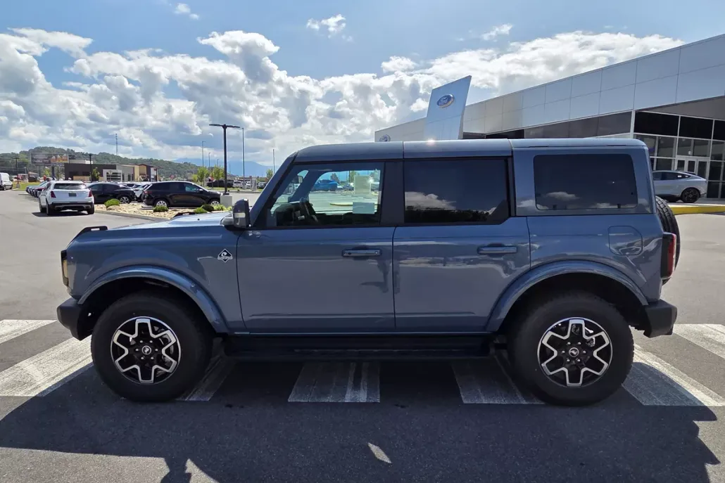 2025 Ford Bronco Outer Banks photo 1
