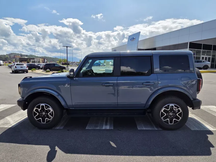 2025 Ford Bronco Outer Banks photo 1