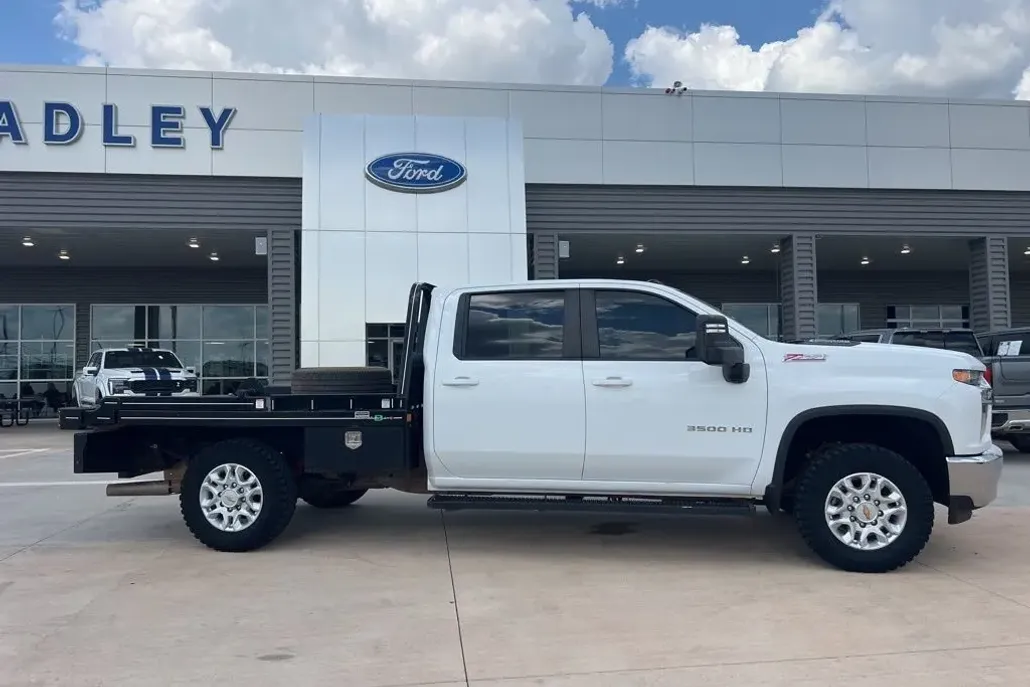 2021 Chevrolet Silverado 3500HD LT photo 1