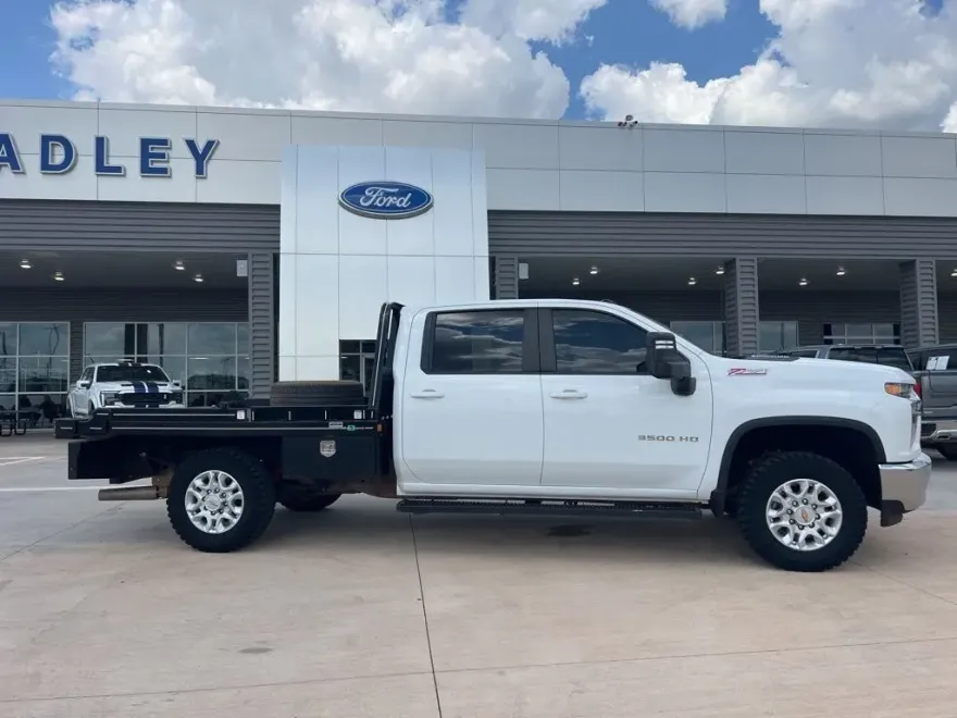 2021 Chevrolet Silverado 3500HD LT photo 1