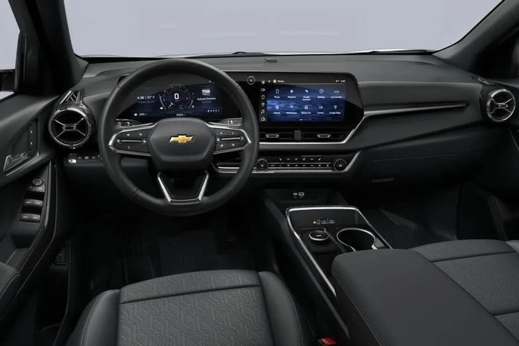 2026 Chevrolet Equinox LT photo 1