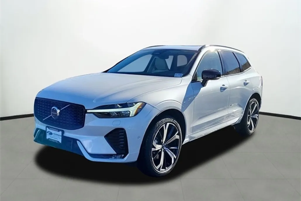 2025 Volvo XC60 B5 photo 1
