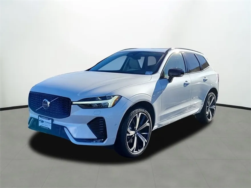 2025 Volvo XC60 B5 photo 1