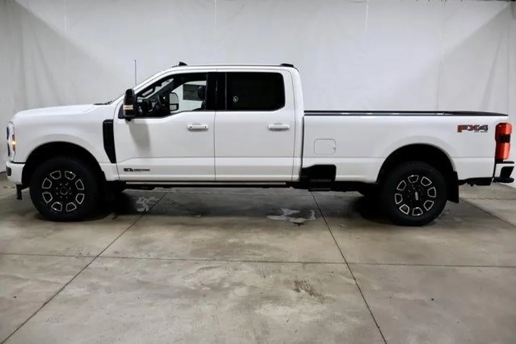 2026 Ford F-250 Platinum photo 1