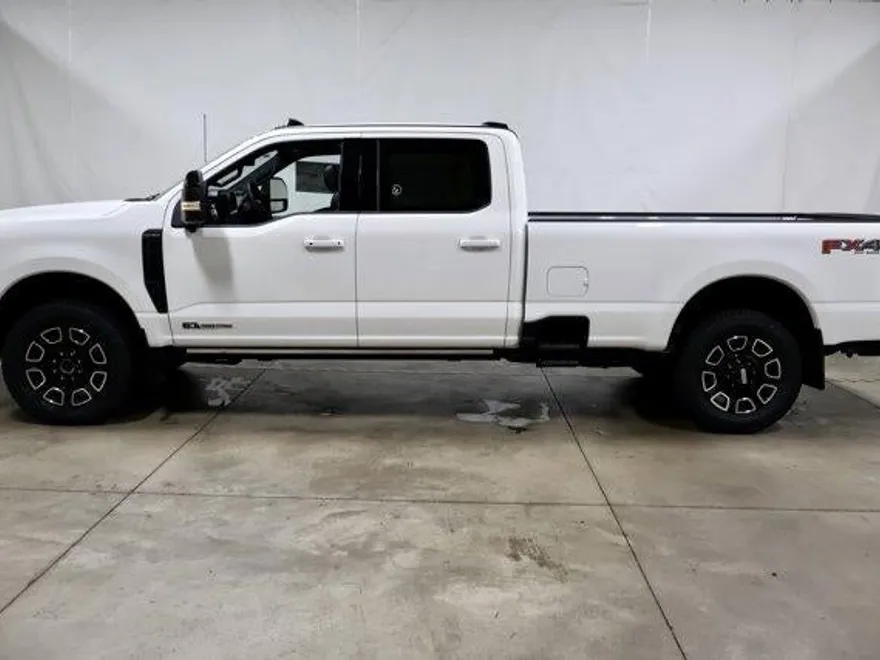 2026 Ford F-250 Platinum photo 1