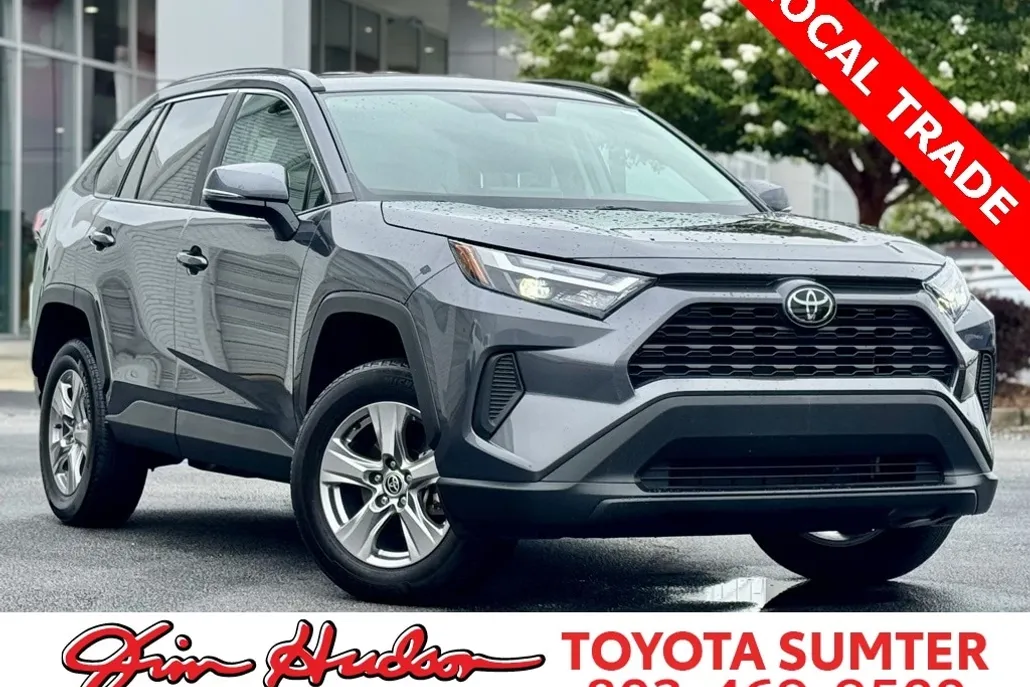 2022 Toyota RAV4 XLE photo 1