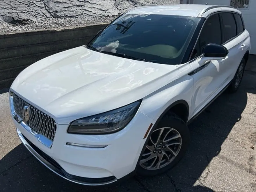 2022 Lincoln Corsair Standard photo 1