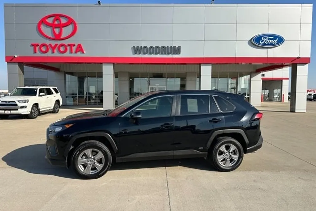 2022 Toyota RAV4 Hybrid LE photo 1