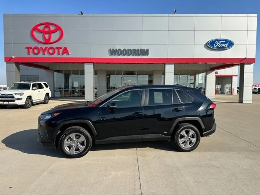 2022 Toyota RAV4 Hybrid LE photo 1