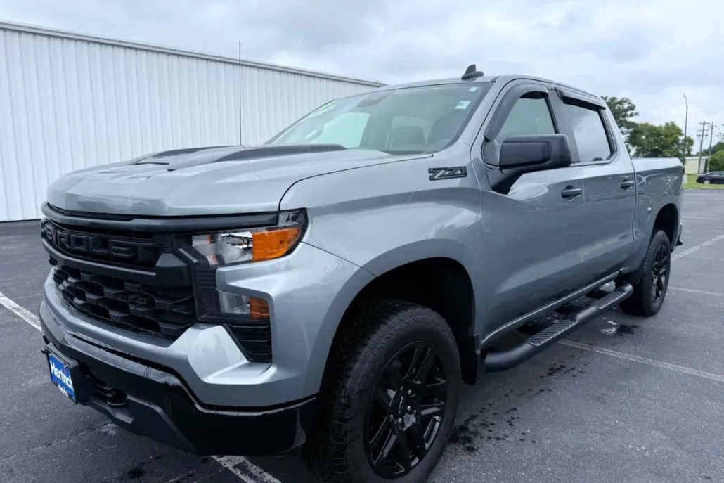 2024 Chevrolet Silverado 1500 Custom Trail Boss photo 1