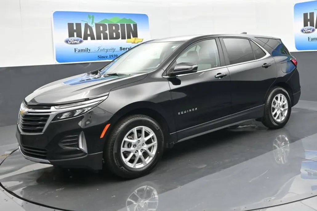 2024 Chevrolet Equinox LT photo 1
