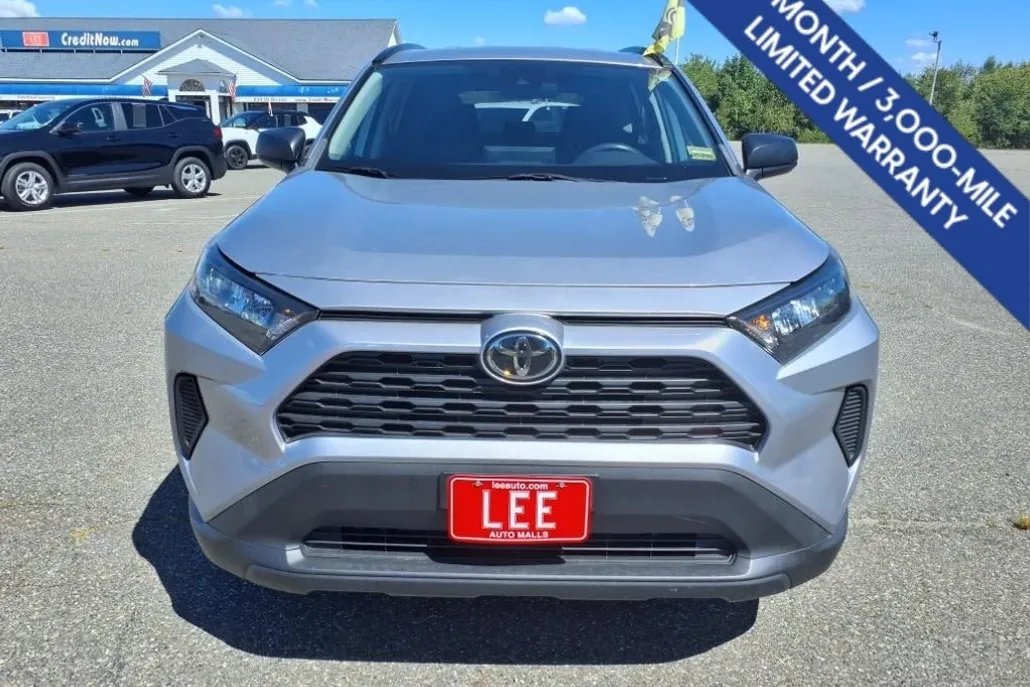 2020 Toyota RAV4 LE photo 1