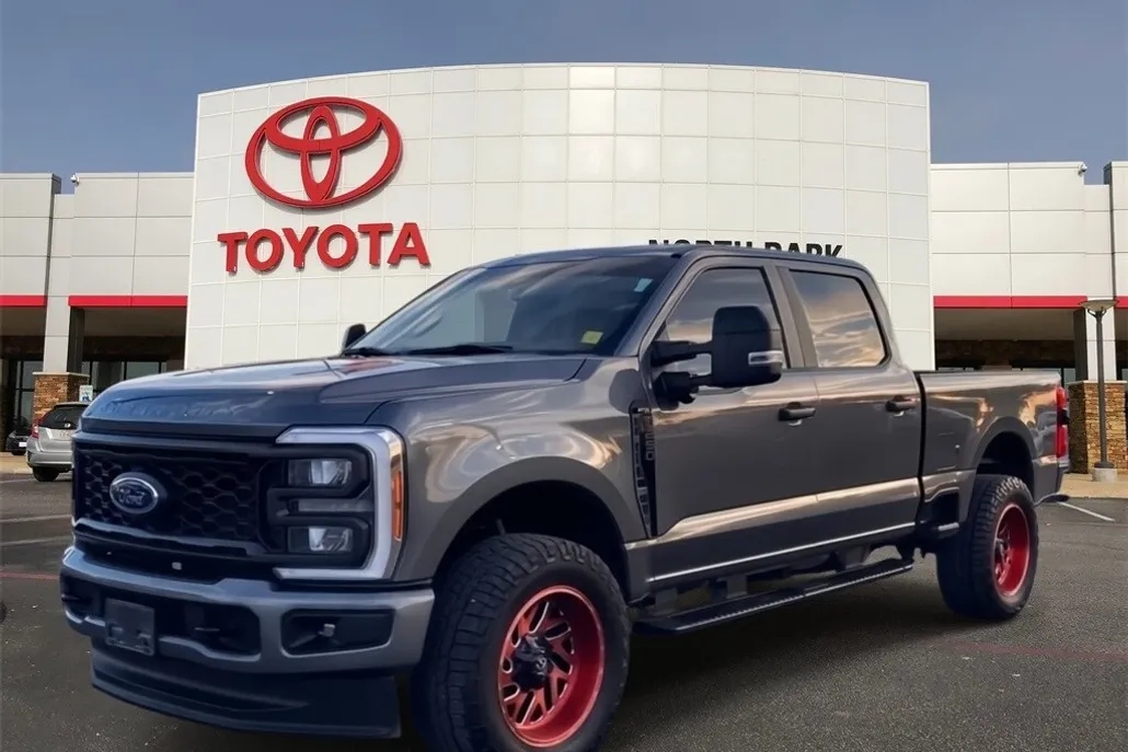 2023 Ford F-250 photo 1
