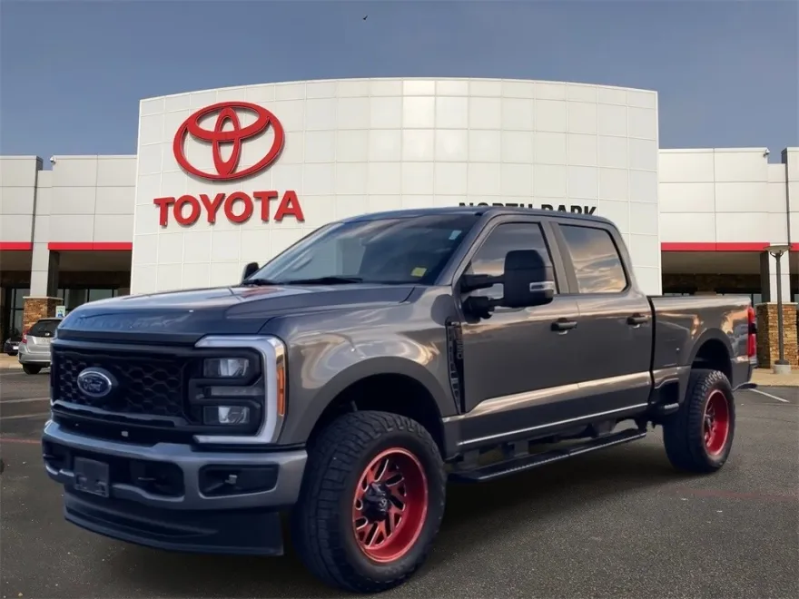 2023 Ford F-250 photo 1