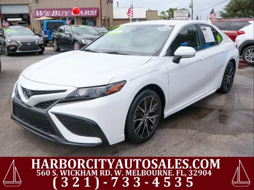 2022 Toyota Camry SE photo 1