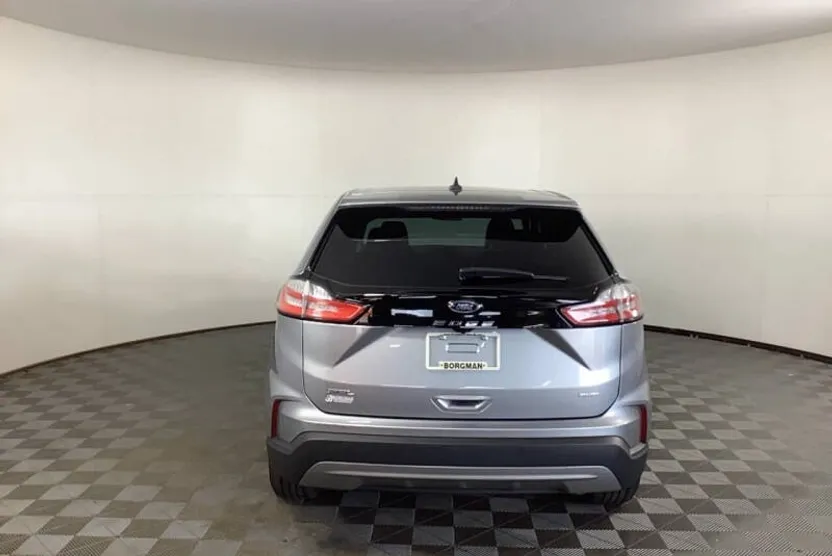 2022 Ford Edge SEL photo 1
