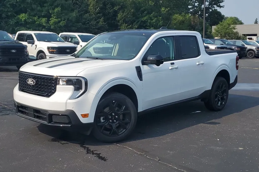 2025 Ford Maverick Lariat photo 1