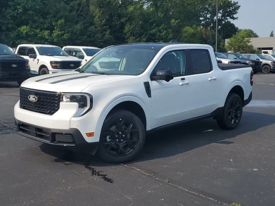 2025 Ford Maverick Lariat photo 1