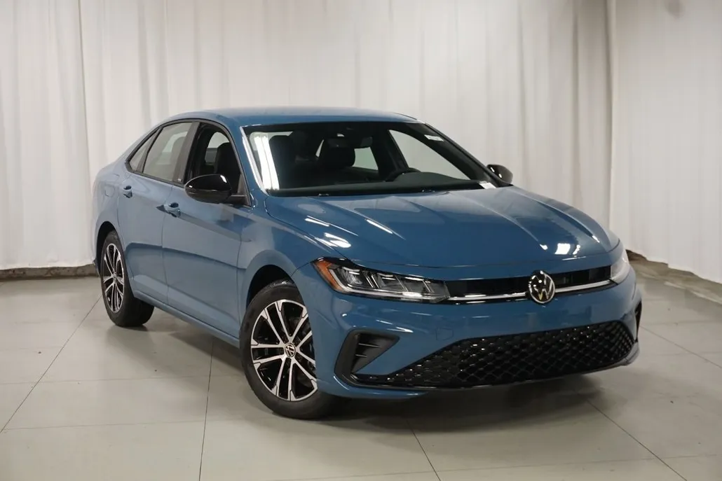 2025 Volkswagen Jetta 1.5T Sport photo 1