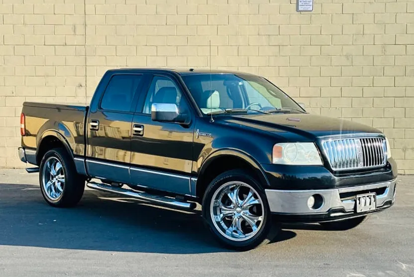 2006 Lincoln Mark LT photo 1