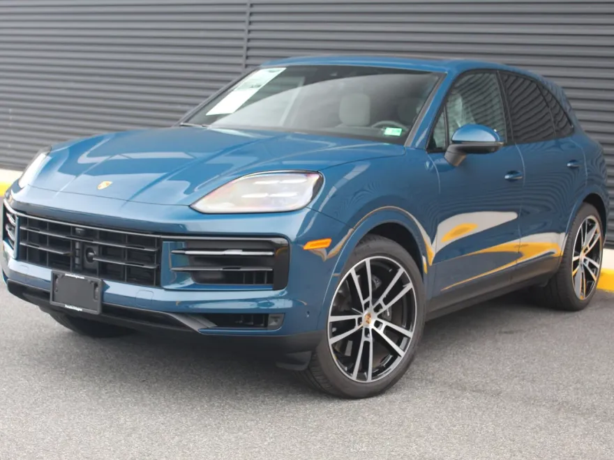 2025 Porsche Cayenne photo 1