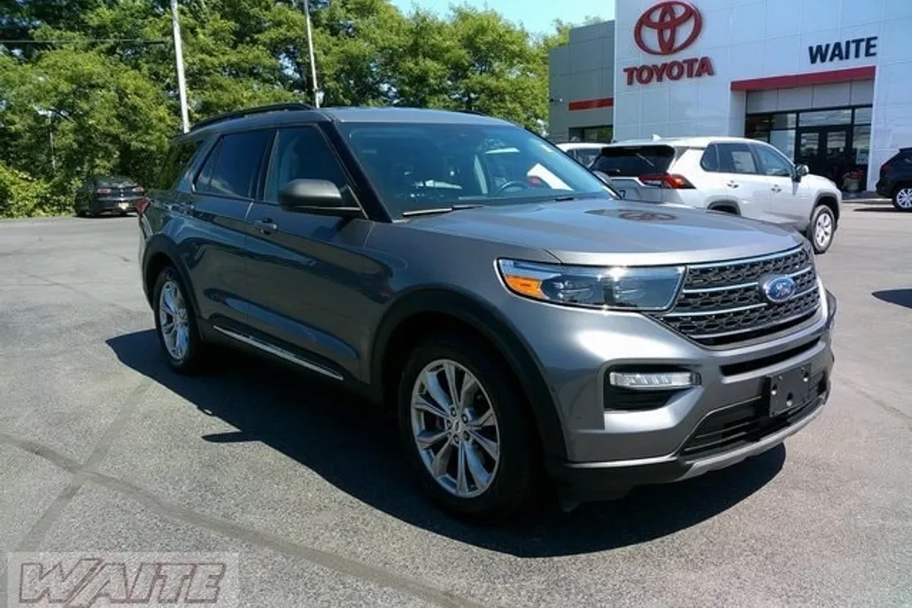 2022 Ford Explorer XLT photo 1