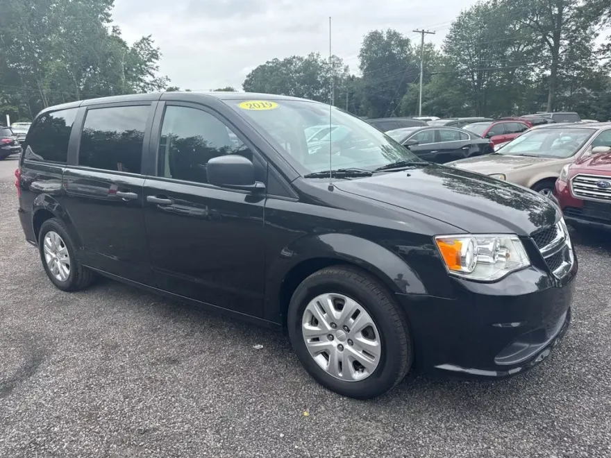 2019 Dodge Grand Caravan SE photo 1