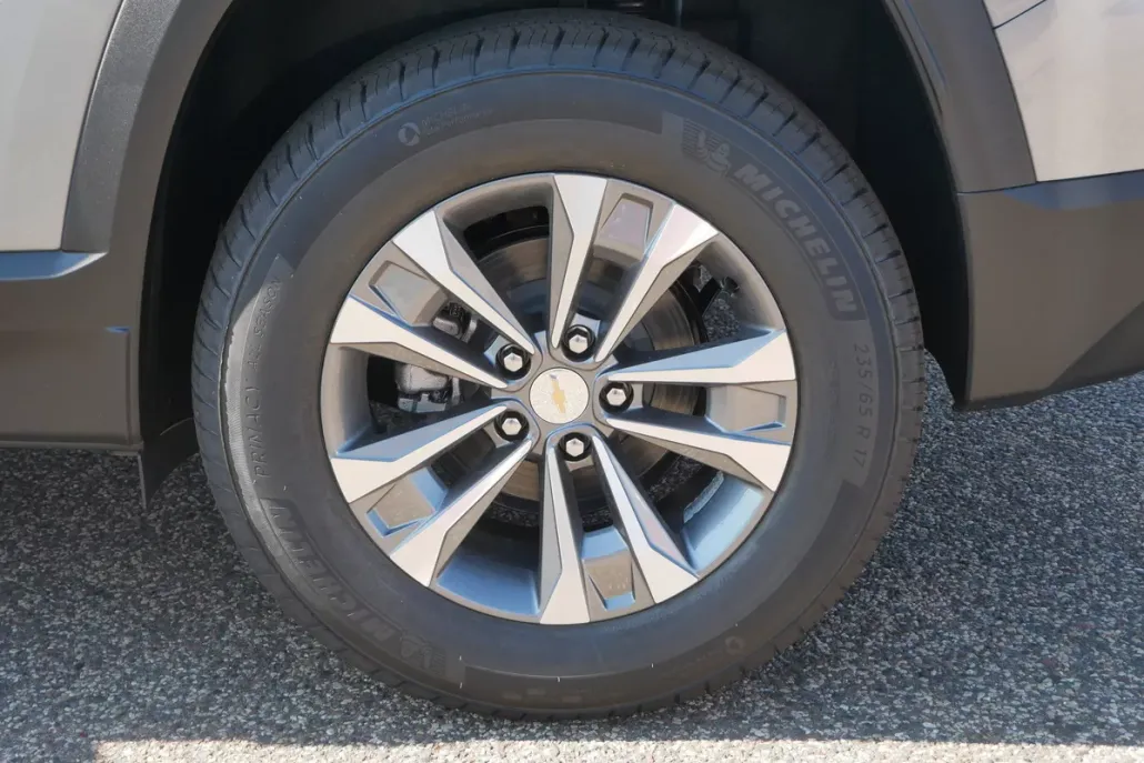 2026 Chevrolet Equinox LT photo 1