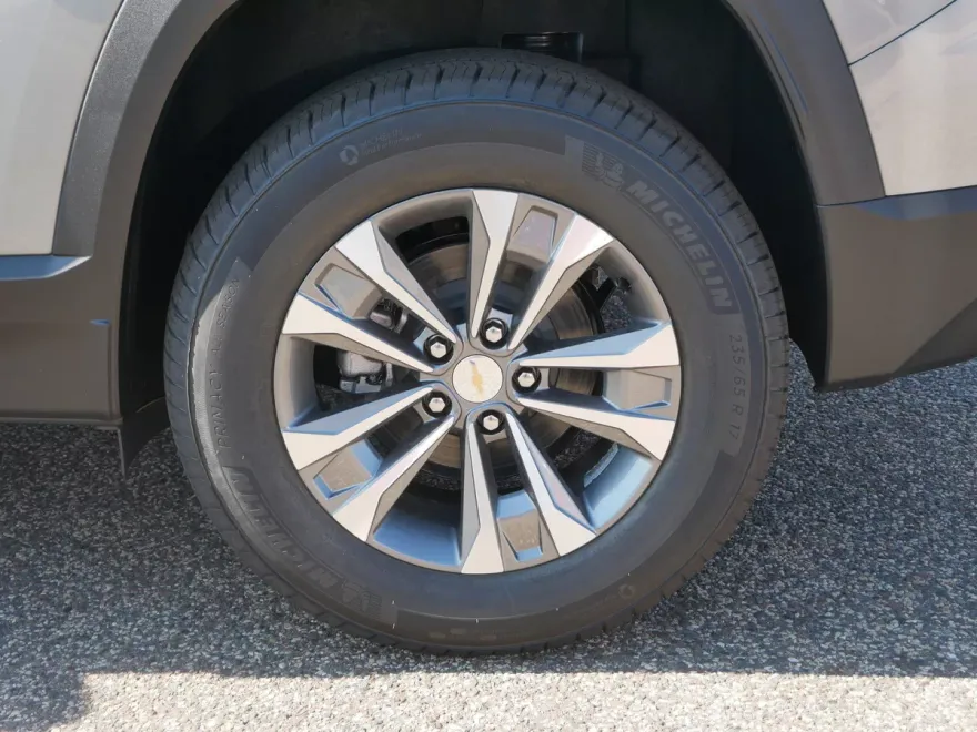 2026 Chevrolet Equinox LT photo 1