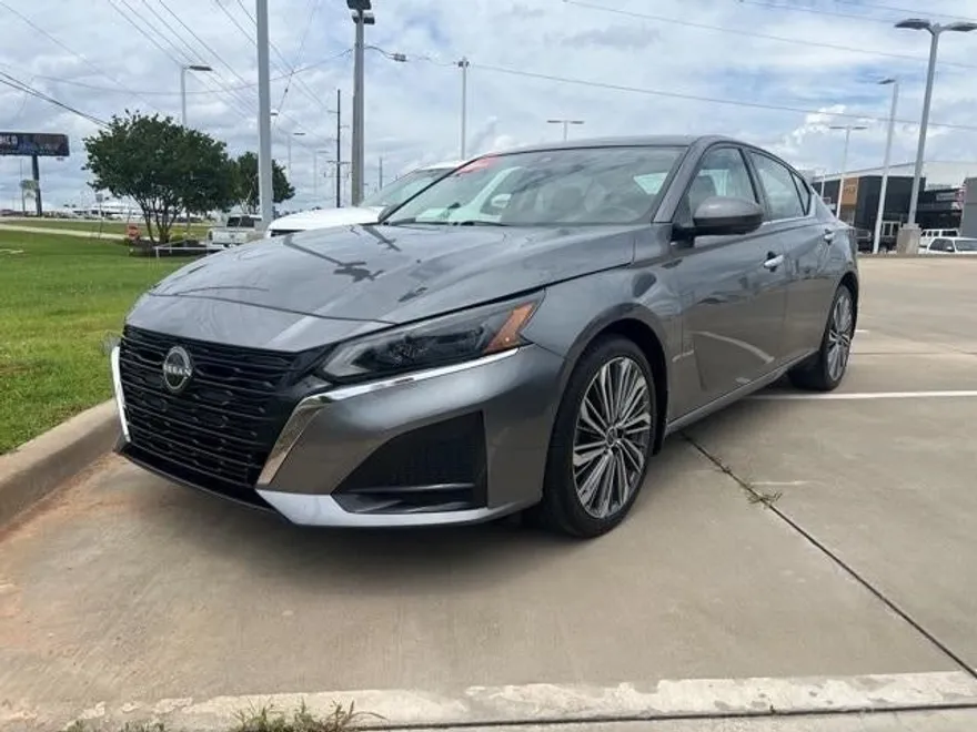 2023 Nissan Altima 2.5 SL photo 1