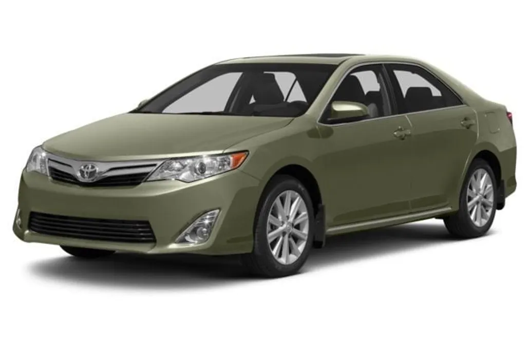 2013 Toyota Camry LE photo 1