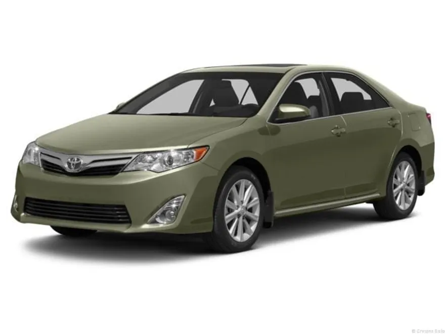 2013 Toyota Camry LE photo 1