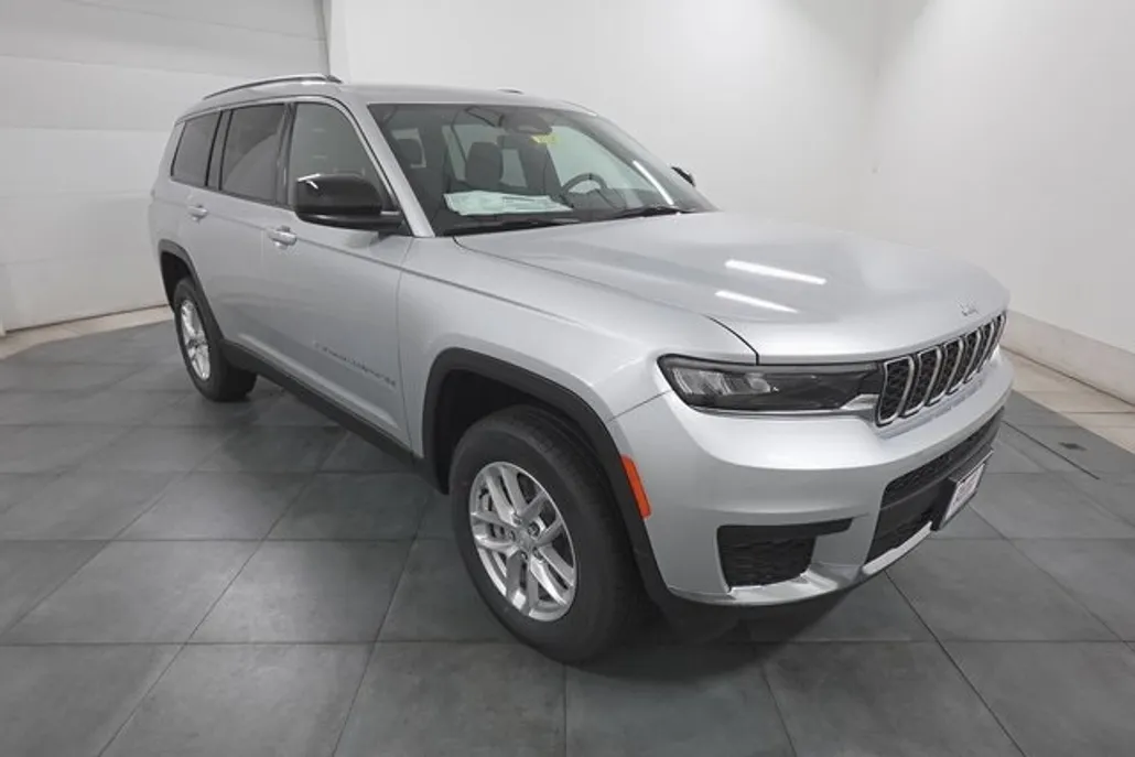 2025 Jeep Grand Cherokee Laredo X photo 1