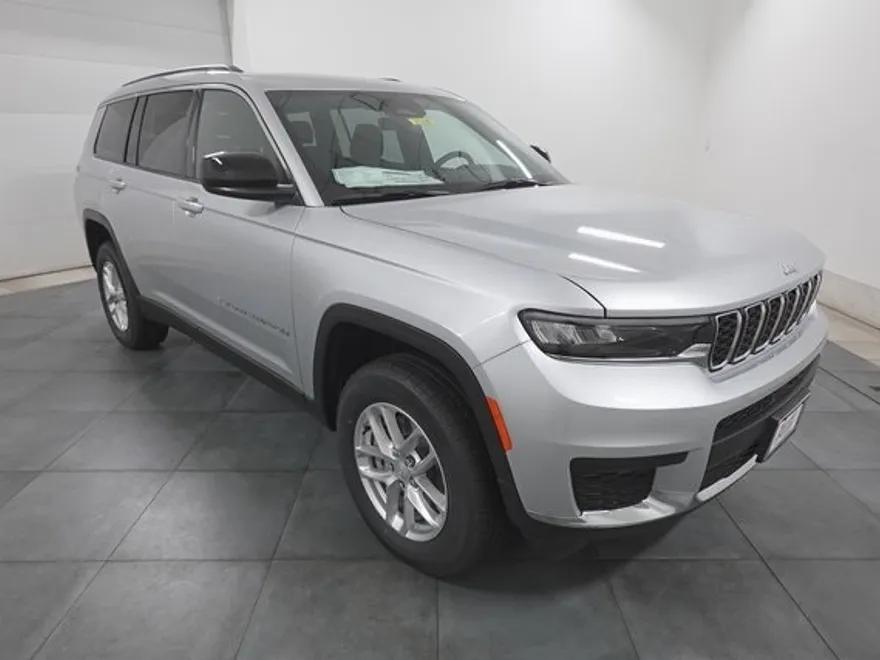 2025 Jeep Grand Cherokee Laredo X photo 1