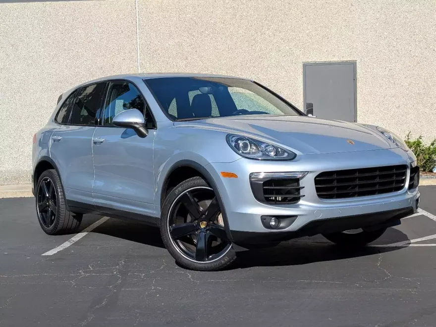 2016 Porsche Cayenne S photo 1