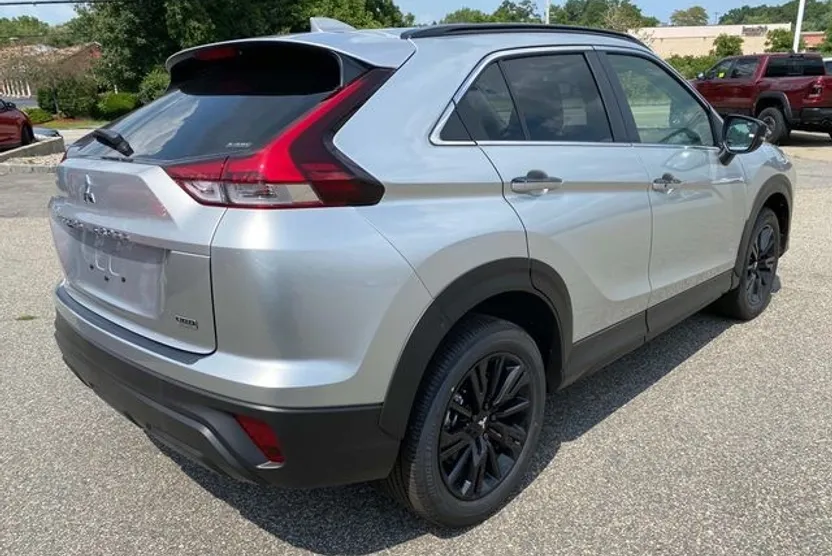 2024 Mitsubishi Eclipse Cross photo 1